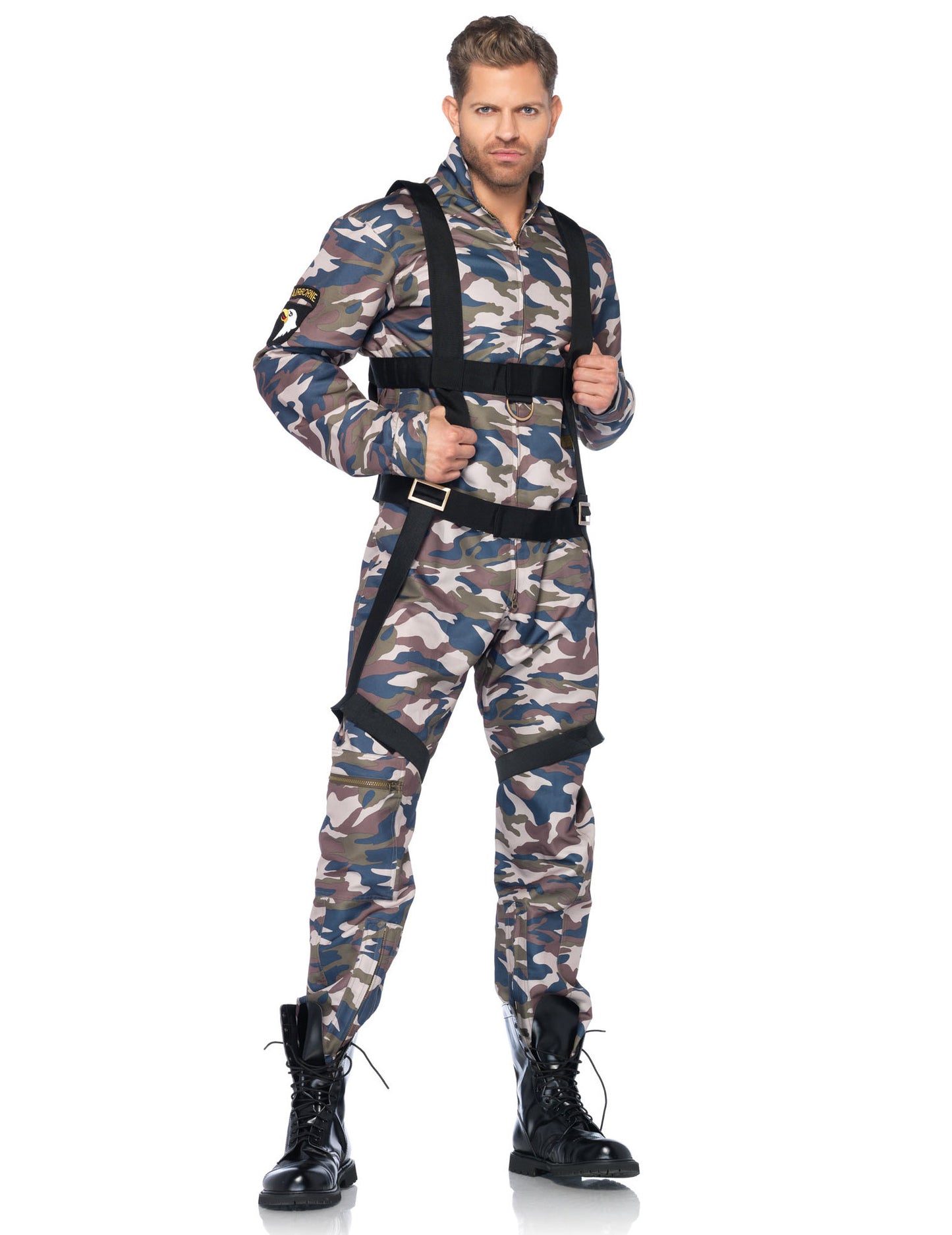 Costum militar verde și om bej